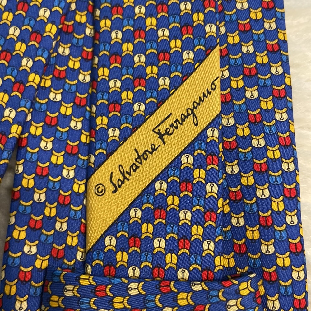 Salvatore Ferragamo Man 100% silk tie it’s very beautiful and colorful - Picture 5 of 16